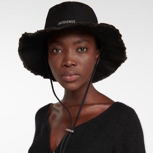 Black bucket hat